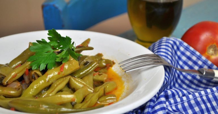 Fasolakia prasina (φασολάκια πράσινα) -  Grüne Bohnen mit Tomaten